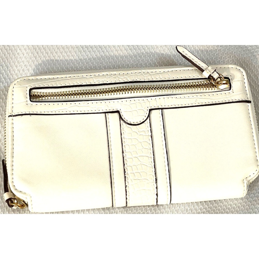 Womens roomy Wallet , Time & Tru Winter White NEW